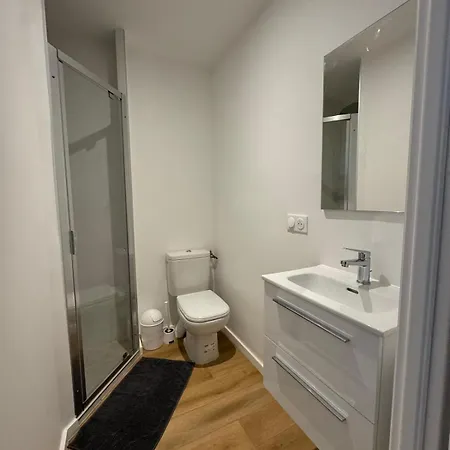 M093 Marquer A Avec Balcon דירה